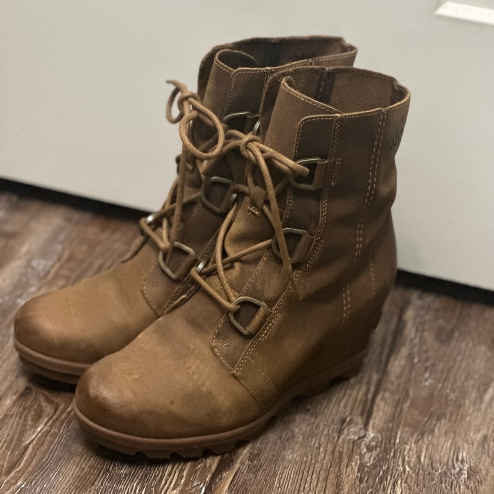 Sorel Joan of Arctic wedge boot Size 10